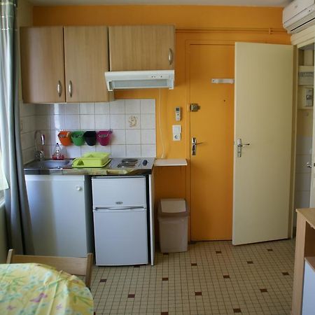 Au Coeur De Bourg Csm Apartment Courseulles-sur-Mer Room photo