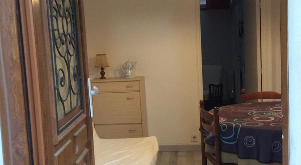 Au Coeur De Bourg Csm Apartment Courseulles-sur-Mer Room photo